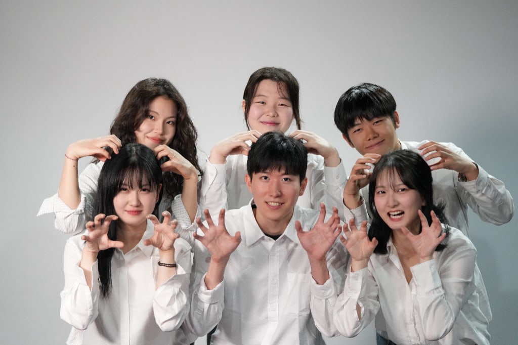 등장인물 단체사진